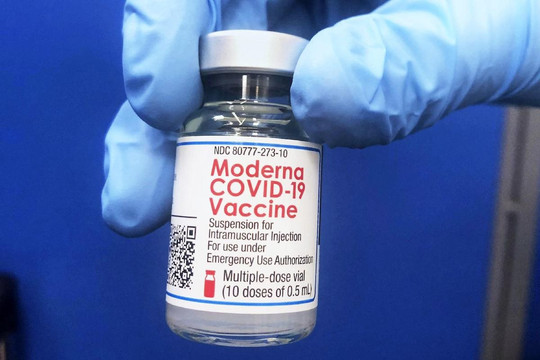 Việt Nam tiếp nhận 3 triệu liều vắc xin Moderna từ Mỹ