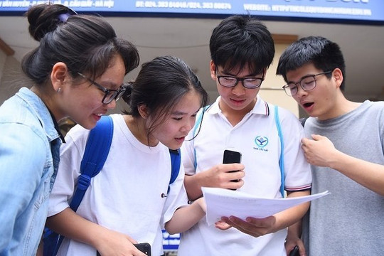 10 trường có tổng điểm thi tốt nghiệp THPT cao nhất Hà Nội