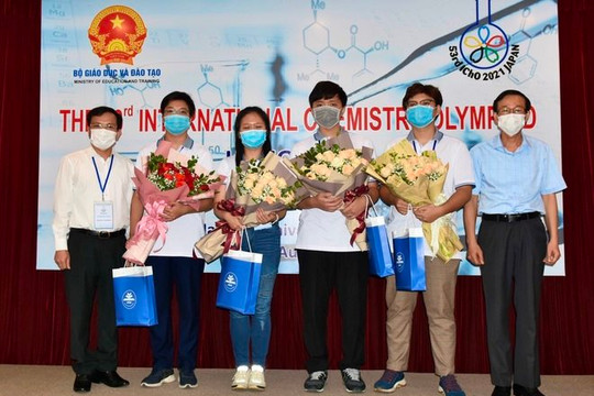 Việt Nam giành 3 Huy chương Vàng Olympic Hóa học quốc tế 2021