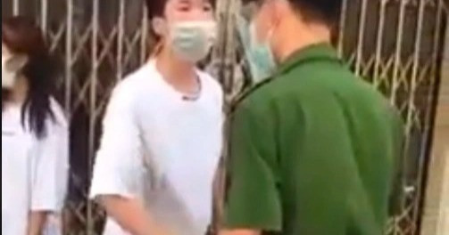 Hà Nội: Ra ngoài không lý do, nam thanh niên còn chống đối, lăng mạ công an