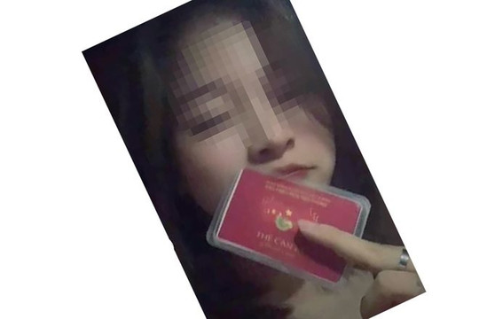 Cô gái khoe “thẻ đỏ quyền lực của ba” bị phạt 12,5 triệu đồng
