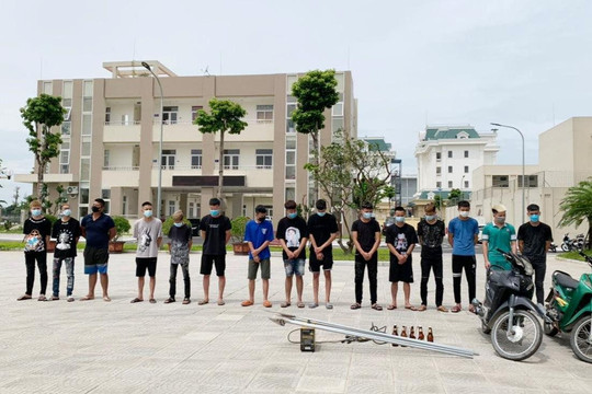 Hà Nội: Bắt 20 thanh niên mang dao nhọn, bom xăng "hẹn giải quyết" ở Sân vận động Mỹ Đình