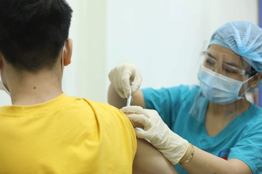 Đề xuất tiêm vắc xin cho học sinh trung học tại TP. HCM