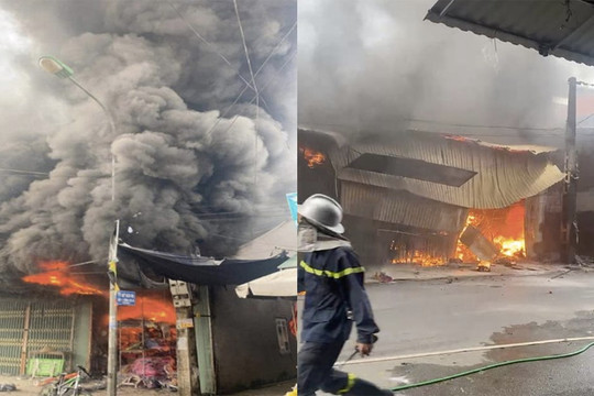 Cháy chợ ở Hà Nội, cột khói bốc cao hàng chục mét