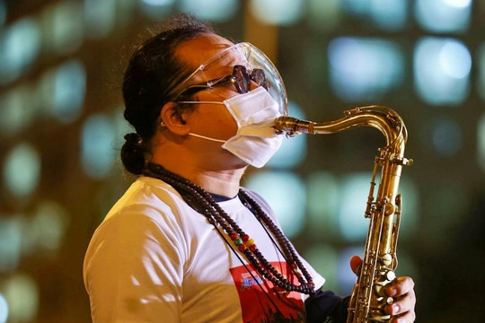 Nghệ sỹ saxophone Trần Mạnh Tuấn bị đột quỵ nặng