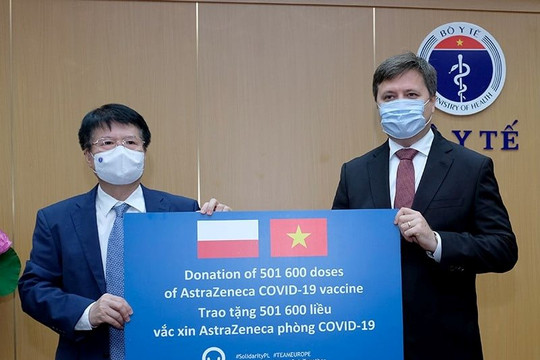 Ba Lan bàn giao cho Bộ Y tế hơn 500 nghìn liều vắc-xin AstraZeneca