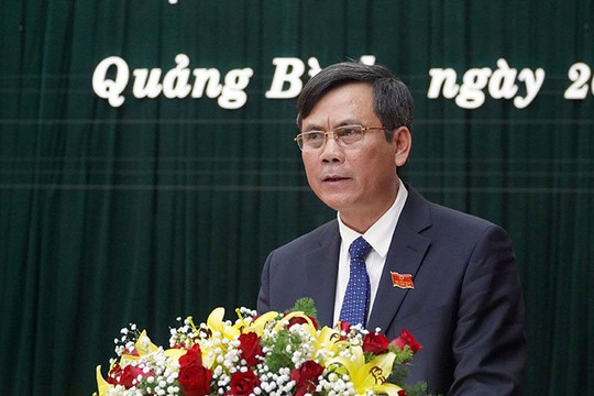 Chủ tịch tỉnh Quảng Bình: “Tạm dừng đến trường, không dừng học”