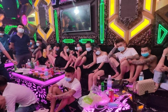 Phú Thọ: Bắt 30 nam, nữ “bay lắc” trong quán karaoke