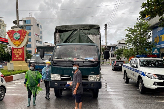 Giấu 2 phụ nữ trong thùng xe “thông chốt” từ Nam Định về Ninh Bình