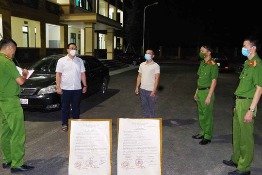 Hà Nam: Bắt khẩn cấp kẻ “tự chế” giấy đi đường để thông chốt kiểm dịch