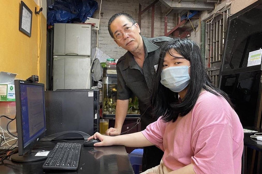 Giáo dục quận Hoàn Kiếm chia sẻ yêu thương qua chương trình “Sóng và máy tính cho em”