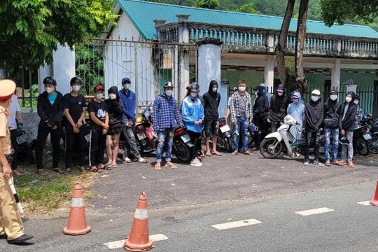 9 thanh niên Thái Nguyên vượt chốt kiểm dịch để nhập hội đua xe
