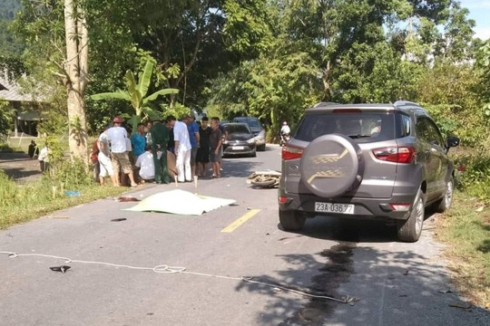 Hà Giang: Ô tô va chạm với xe máy, 1 người tử vong
