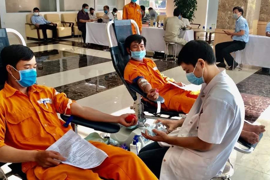 Công ty Điện lực Thừa Thiên Huế tiếp tục hiến máu cứu người