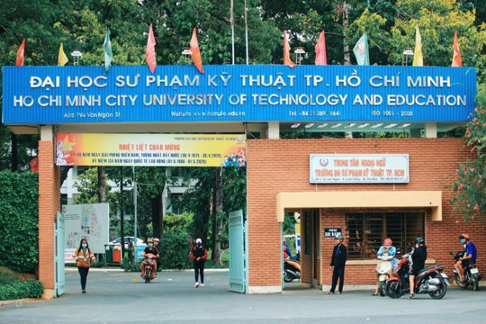 Trường đầu tiên ở TP.HCM thông báo cho sinh viên học tập trung