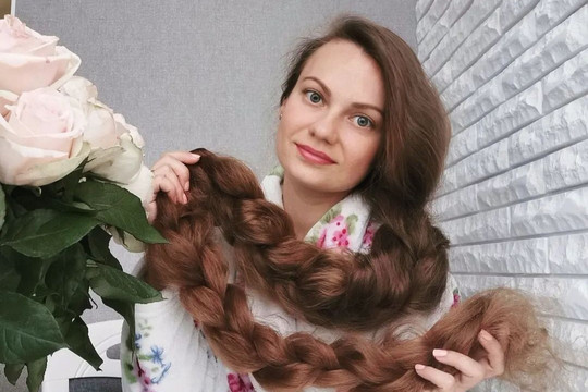 Cô gái Ukraine có mái tóc dài 1,67 m, không cắt trong 26 năm