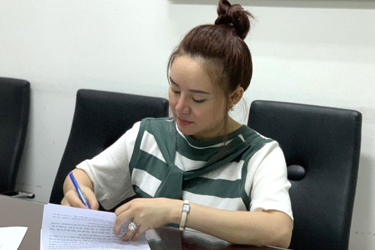 Ca sĩ Vy Oanh yêu cầu khởi tố bà Nguyễn Phương Hằng