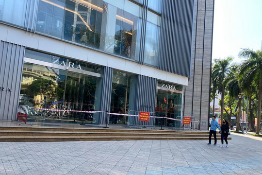 Cửa hàng Zara tại Vincom Bà Triệu bị phong tỏa do có F0 mua hàng
