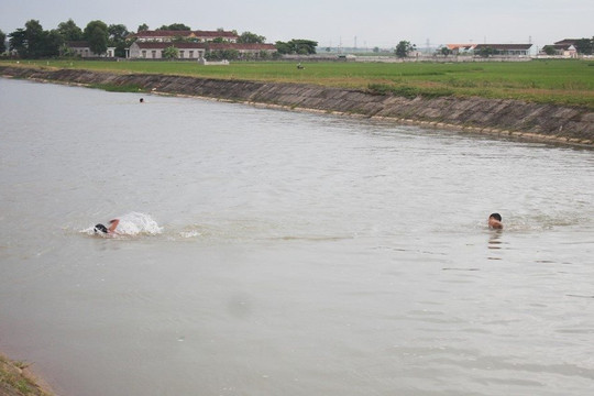 Nam Định: Đang cách ly vẫn vượt sông đi mua ma tuý