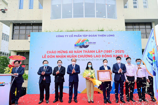 Chủ tịch HĐQT Tập đoàn Thiên Long nhận Huân chương Lao động Hạng ba