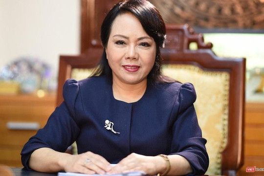 Nguyên Bộ trưởng Y tế Nguyễn Thị Kim Tiến bị cảnh cáo, cách chức vụ.
