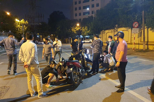 Mật phục vây bắt nhóm thanh niên đua xe náo loạn đường phố Hà Nội