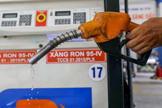 Giá xăng, dầu đồng loạt giảm sau 5 lần tăng liên tiếp
