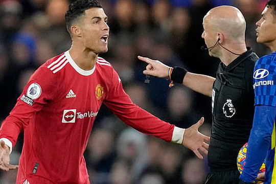 C.Ronaldo có hành động xấu xí, khiến cổ động viên Man Utd tức giận