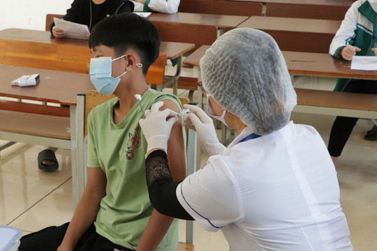 Phúc Thọ: Tiêm vắc xin phòng Covid-19 cho học sinh nhanh chóng và an toàn