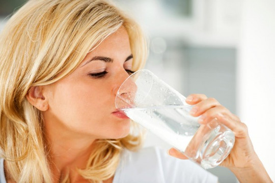 ‘Bật mí’ cách uống nước giúp giảm cân nhanh chóng