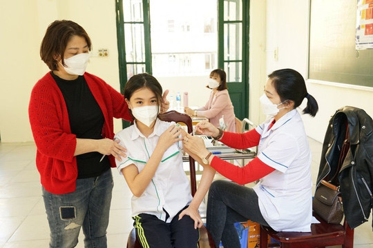 Hà Nội: Quận Ba Đình tiếp tục tiêm vắc xin phòng Covid-19 cho học sinh