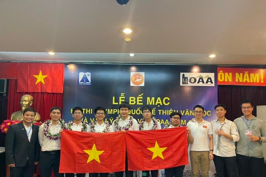 Đoàn học sinh Việt Nam đạt thành tích xuất sắc trong kỳ thi Olympic IOAA 14
