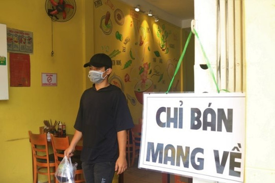 Nhiều khu vực trung tâm Hà Nội dừng bán hàng ăn uống tại chỗ