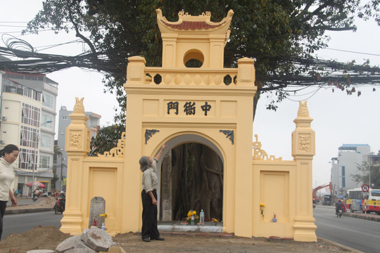 Giữa Hà Nội có ngôi làng thờ ba vợ chồng