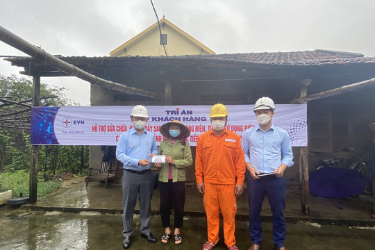 Điện lực Quảng Bình hỗ trợ người dân khó khăn dịp Tết