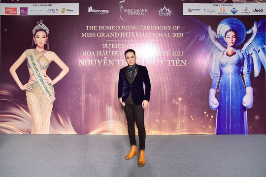 Dương Tùng Nhân lịch lãm tại sự kiện chào đón Hoa hậu Thùy Tiên
