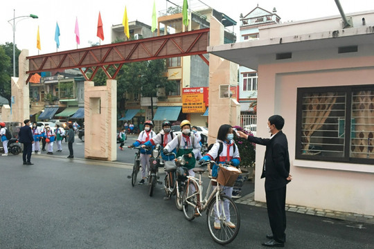 Ca Covid-19 gia tăng, hơn 50% trường học tại thành phố Lào Cai dạy trực tiếp kết hợp trực tuyến