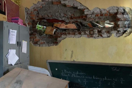 Sạt lở đất khiến một trường học ở Sa Pa bị hư hỏng nặng
