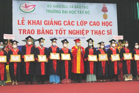 164 tân thạc sĩ trường ĐH Tây Đô nhận bằng tốt nghiệp