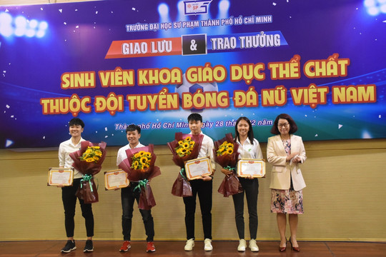 Đội trưởng tuyển bóng đá nữ Việt Nam từng có ý định nghỉ học giữa chừng