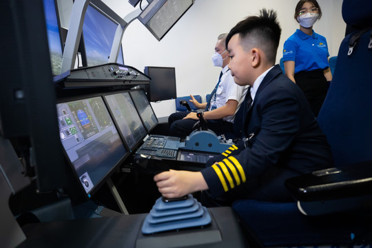 Ra mắt chương trình hướng nghiệp hàng không cho học sinh