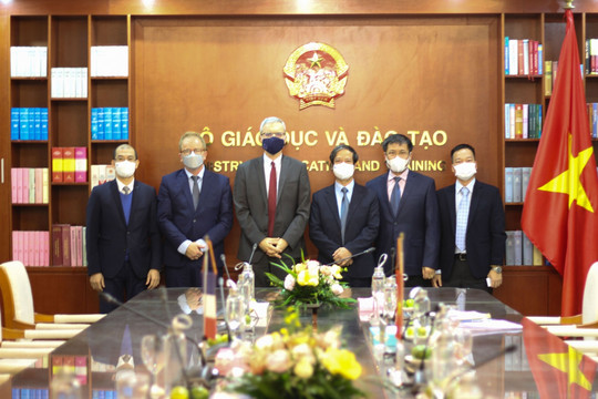 Bộ trưởng Nguyễn Kim Sơn làm việc với Đại sứ Cộng hòa Pháp tại Việt Nam