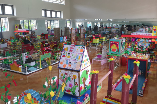 Đắk Lắk: Đẩy mạnh phong trào làm đồ dùng dạy học trong nhà trường
