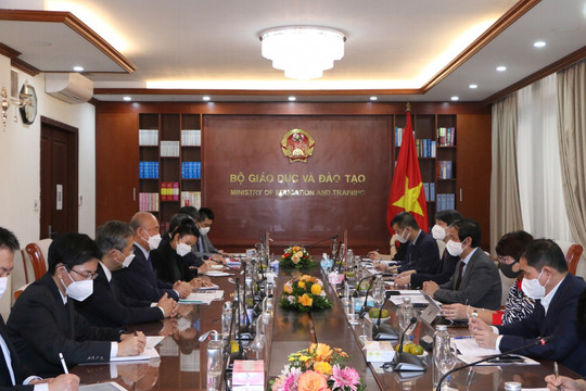 Bộ trưởng Nguyễn Kim Sơn tiếp Cố vấn đặc biệt Liên minh Nghị sĩ Hữu nghị Nhật Việt