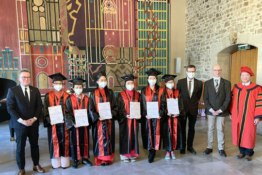 32 sinh viên Y khoa Việt Nam nhận bằng tốt nghiệp tại Đức