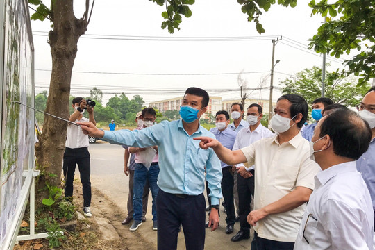 Bộ trưởng Nguyễn Kim Sơn kiểm tra Dự án Làng Đại học Đà Nẵng