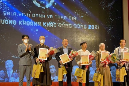 Vinh danh các tác giả, tác phẩm đạt giải "Khoảnh khắc đáng sống" lần II năm 2021