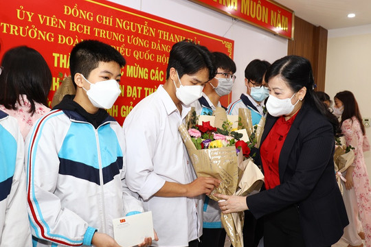 Bí thư Tỉnh ủy Thái Nguyên chúc mừng học sinh đạt giải cao các kỳ thi Quốc gia