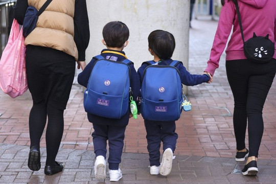 Hồng Kông: Tổ chức dạy 2 buổi/ ngày  khi 90% học sinh tiêm vắc-xin