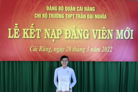 Đảng viên là học sinh đầu tiên của Trường THPT Trần Đại Nghĩa, Cần Thơ